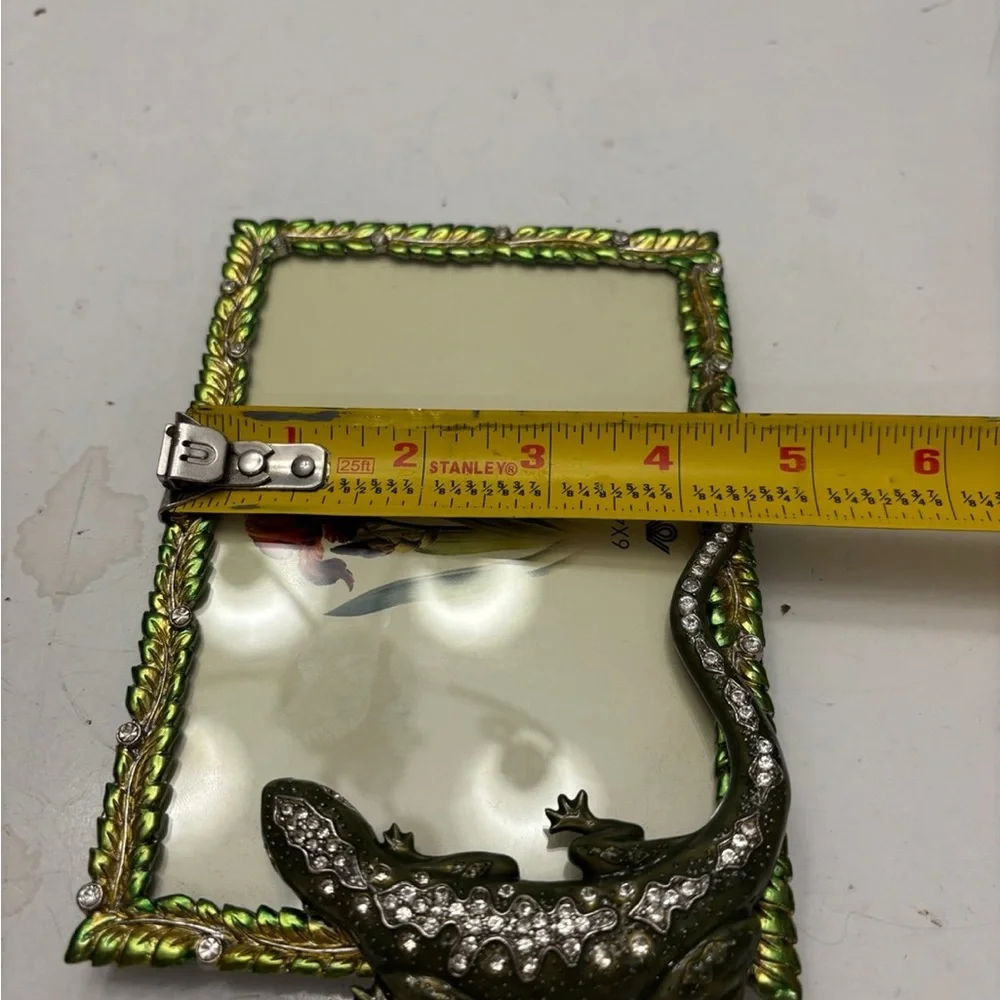Green and white Rhinestone Lizard photo frame     6 x 4